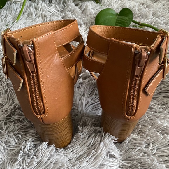 ❌SOLD ❌ NWT strappy heels - Picture 4 of 6